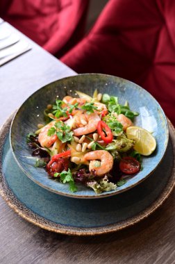 Lezzetli karidesli tabak