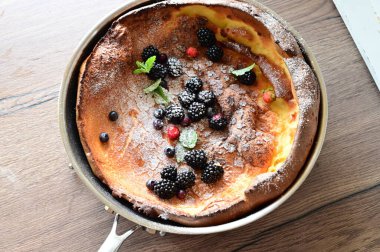 Bir parça ev yapımı turta.