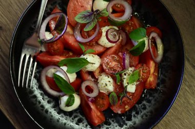 Sağlıklı yemek. Tabakta lezzetli salata