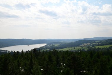 Arka planda güzel doğa manzarası