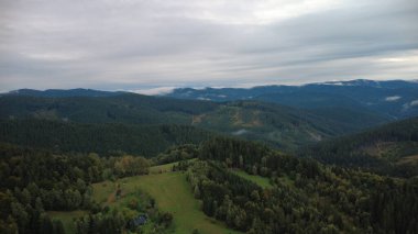 Havadan görünümü Karpat Dağları