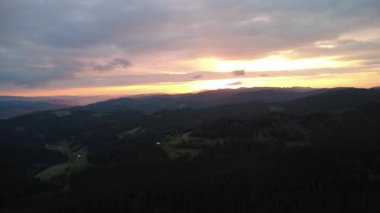 Dağlarda gün batımı