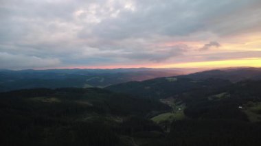 Akşamları dağların muhteşem manzarası..