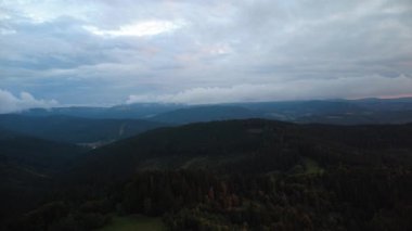 Geceleri Karpat dağları