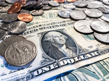 Amerikan dolarları ve paraları. Amerikan parası. ABD dolarlarının değeri ve enflasyon kavramı.