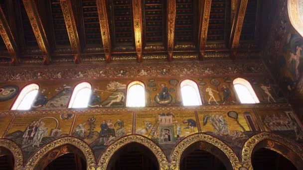 イタリアのモンレアーレ大聖堂 内部ビザンチンモザイク フレスコ画 中世のビザンチン芸術スタイル Monreale パレルモ イタリア — ストック動画