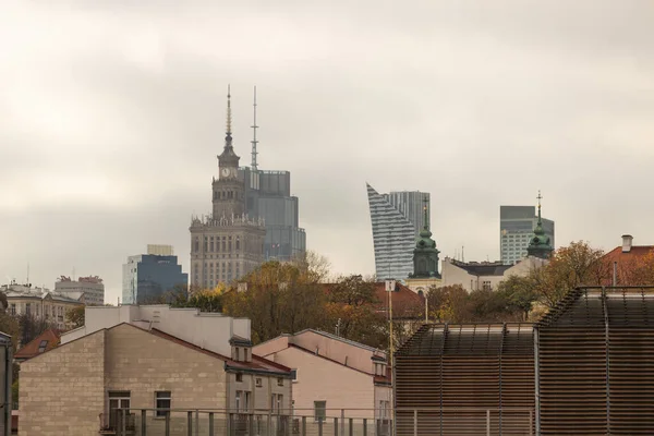 Panoramiczny Widok Pałac Kultury Nauki Oraz Nowoczesne Drapacze Chmur Warszawie — Zdjęcie stockowe