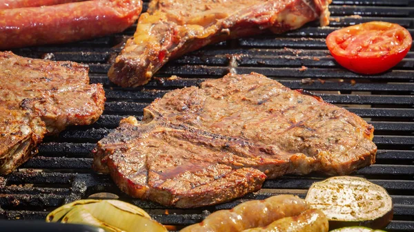 Steak Griluje Grilu Restauraci Rychlým Občerstvením Detailní Záběr — Stock fotografie