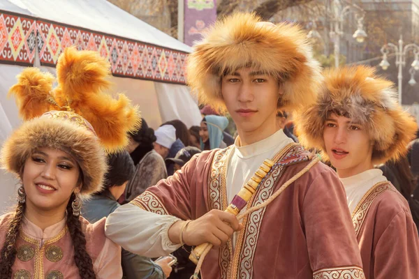 Almaty Kazakstan Mars 2023 Unga Killar Och Flicka Nationella Kazakiska — Stockfoto