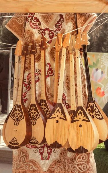 Kazajstán Instrumentos Musicales Nacionales Hechos Mano Con Cuerdas Crin Venden —  Fotos de Stock