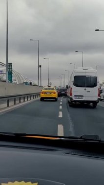 İstanbul, Trkiye - 30 Nisan 2022 İstanbul Boğazı seti boyunca araba sürüyor. Birinci şahıs