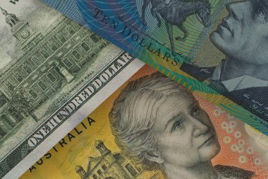 100 dolarlık banknotun arkasında Avustralya dolarlarının arka planı var. Para piyasası. Finans kavramı