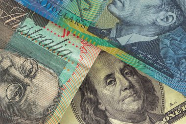 Avustralya dolarlarının altından 100 $'lık banknot çıkıyor. Para piyasası. Finans kavramı