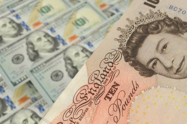 İngiliz sterlini ve Amerikan doları banknotları. Nakit. Mali konsept.