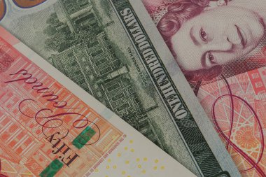 İngiliz sterlini ve Amerikan doları banknotları. Nakit. Mali konsept.