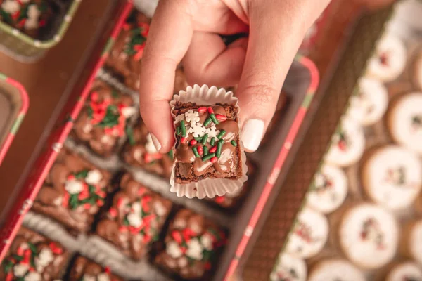 Dükkandaki brovnilerin yakın plan çekimleri, Noel süslemeleri