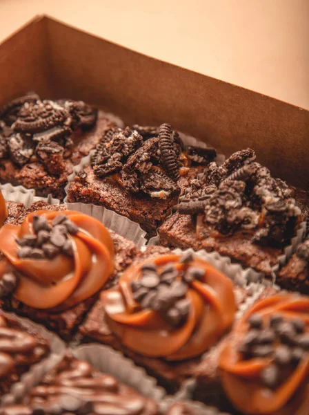 Çikolatalı ve fındıklı çikolatalı browni.