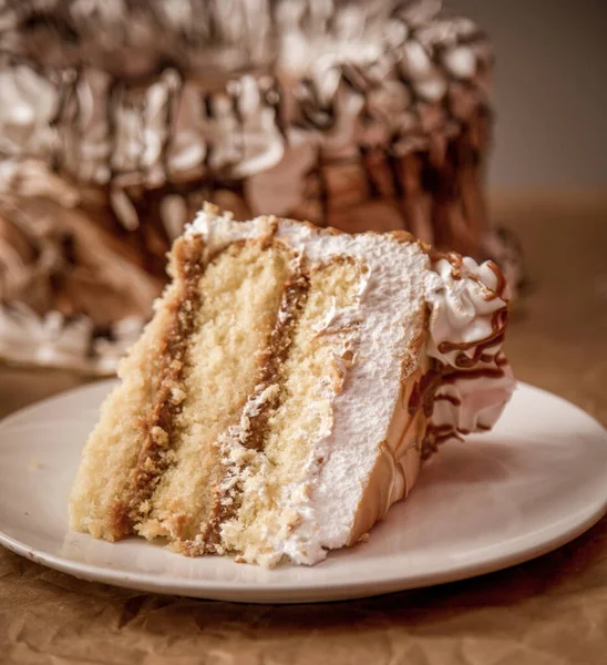 Stuk Vanille Karamel Cake Een Bord — Stockfoto