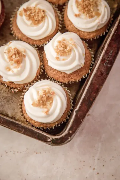 Şekerli ev yapımı havuçlu kekler..