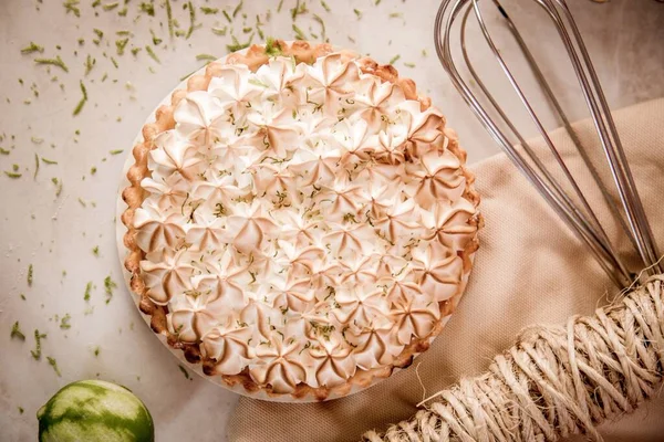 Kremalı limonlu turta. 