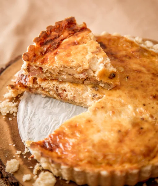 Tahta tabakta nefis kiş lorraine