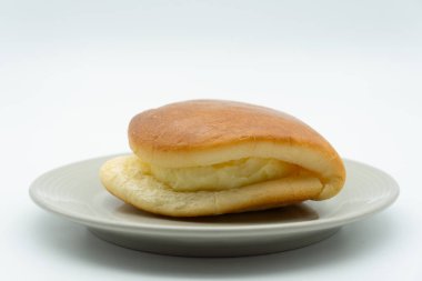 Lezzetli görünen çeşitli ekmekler.