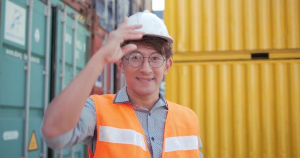 Retrato Homem Asiático Trabalhador Engenheiro Profissional Indústria Vestindo Chapéu Duro — Vídeo de Stock
