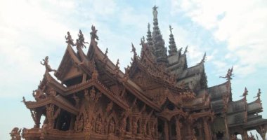 Doğruluk Mabedi (Prasat Sut Ja-Tum), Pattaya Tayland 'ın eteklerindeki deniz kenarındaki güzel ahşap tapınak..