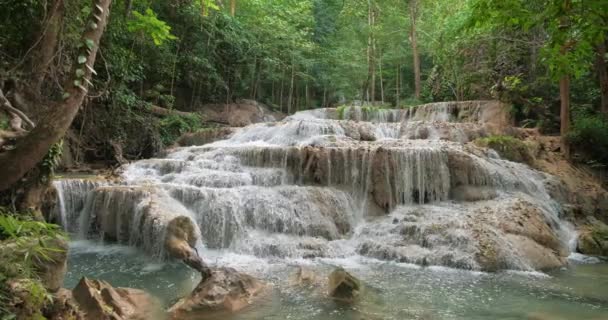Cachoeira Água Esmeralda Clara Para Férias Relaxar Viajar Selva Verde — Vídeo de Stock