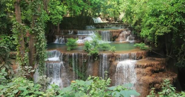 Paisagem Cachoeira Relaxar Viajar Selva Verde Floresta Huai Mae Kamin — Vídeo de Stock