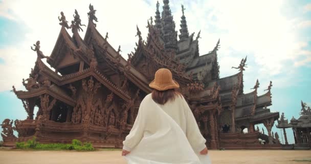 Interior Sanctuary Truth Prasat Sut Tum Beautiful Wooden Temple Sea — Stock Video