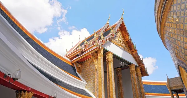 Храм Бангкока Таиланд Голубым Небом Wat Ratchabophit Буддийский Королевский Соблазн — стоковое фото