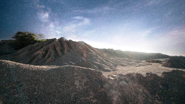 Topraktan Yapılmış Dağ Yamacı Kum Çorak Insansız Sonsuz Yıldızlı Mavi — Stok fotoğraf