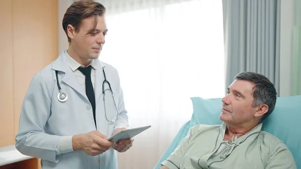 Young Doctor Describes Condition Elderly Patient Lying Bed Hospital — Stock Photo, Image