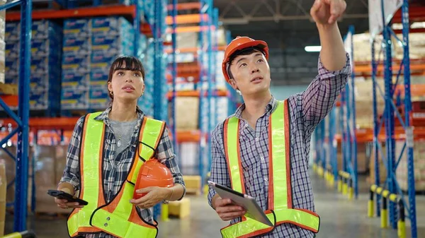 Two Professional Workers List Checking Stock Condition Business Factory Industry — Stock Photo, Image