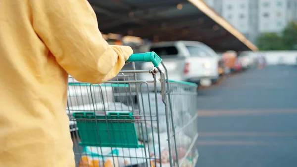 Close Woman Hand Pushing Shopping Cart Car Park Supermarket Store — Stock Photo, Image