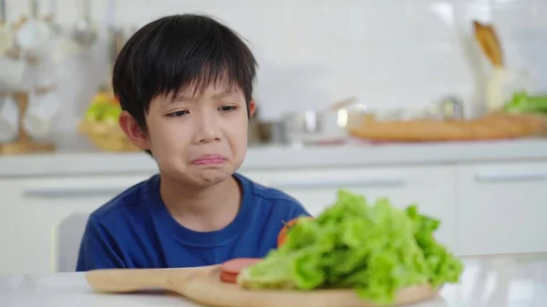 Children Eat Vegetables Unhappy Face Boy Doesn Want Eat Healthy — Stock Photo, Image