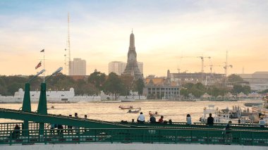 Wat Arun, Bangkok, Tayland 'da bulunan bir Budist tapınağıdır.