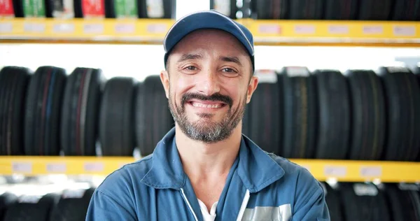 Close Sorridente Cara Auto Mecânico Caucasiano Homem Uniforme Olhando Para — Fotografia de Stock