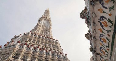 Wat Arun 'dan Phra Prang ve Ubosot, Arun tapınağı Bangkok Tayland. Güzel ve eski