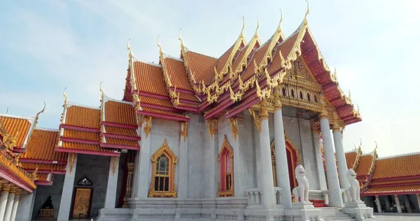 大理石圣殿 Wat Benchamabopit Dusitvanaram 是泰国曼谷一个与宗教有关的著名旅游胜地 令人惊奇的泰国旅行概念 — 图库照片