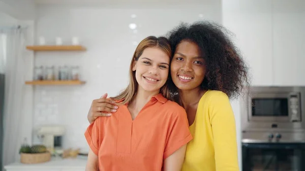 Close Multiracial Lesbian Women Couple Smiling Camera Happy Lesbian Couple — Stock Photo, Image