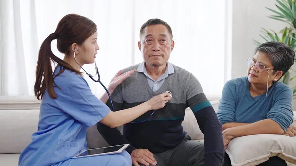 Aziatisch Bejaarde Oude Paar Troosten Uiten Empathie Oudere Man Zorgzame — Stockfoto