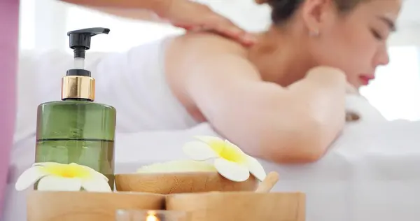 Закрыть Предметы Аксессуары Массажа Предпосылки Контекст Asian Woman Relaxing Massage — стоковое фото