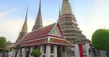 Wat Po (Wat Pho), Yaslanan Buda Tapınağı, Kraliyet Manastırı, Bangkok 'taki Popüler Turist Çekimi, Tayland Seyahat Konsepti.