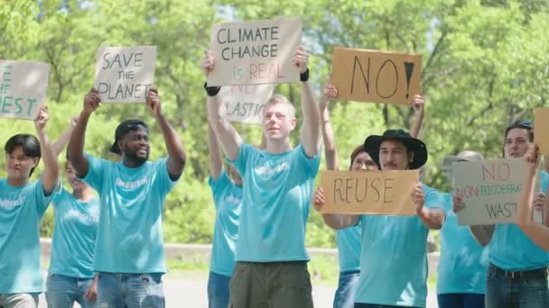 Grupo Voluntarios Diferentes Culturas Razas Luchan Por Cambio Climático Calentamiento — Vídeos de Stock