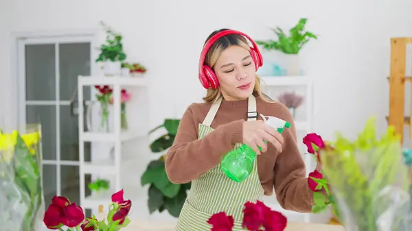 Happy Young Asian Woman Florist Headphones Listening Music While Spray — Stock Photo, Image