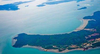 Riau Takımadası, Endonezya 'da deniz manzarası ve bir dizi ada.