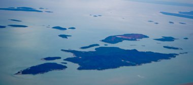 Riau Takımadası, Endonezya 'da deniz manzarası ve bir dizi ada.