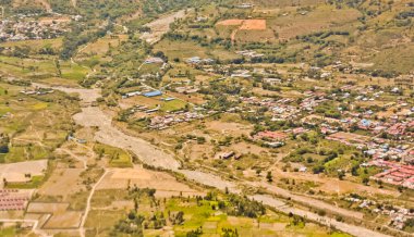 Yerleşim yerleri, pirinç tarlaları ve nehirlerin gökyüzünden görünüşü, Endonezya
